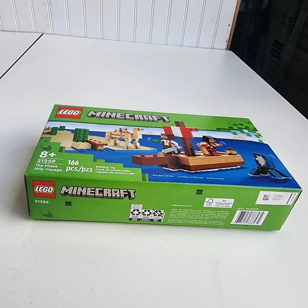 New **sealed** LEGO Minecraft: The Pirate Ship Voyage (21259)